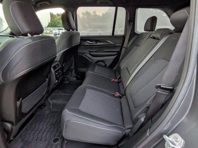 2025 Jeep Grand Cherokee Laredo 4x4