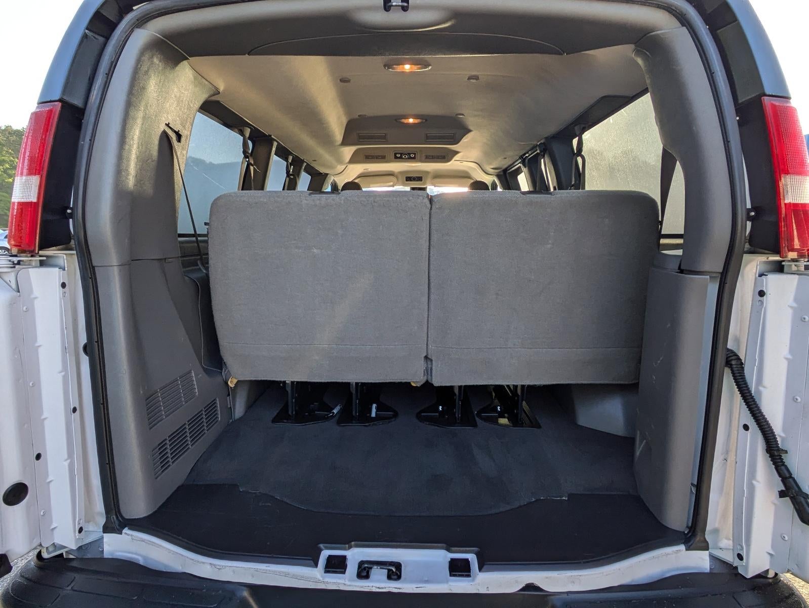 2020 Chevrolet Express Passenger 2500 2500 Regular Wheelbase Rear-Wheel Drive 1LT