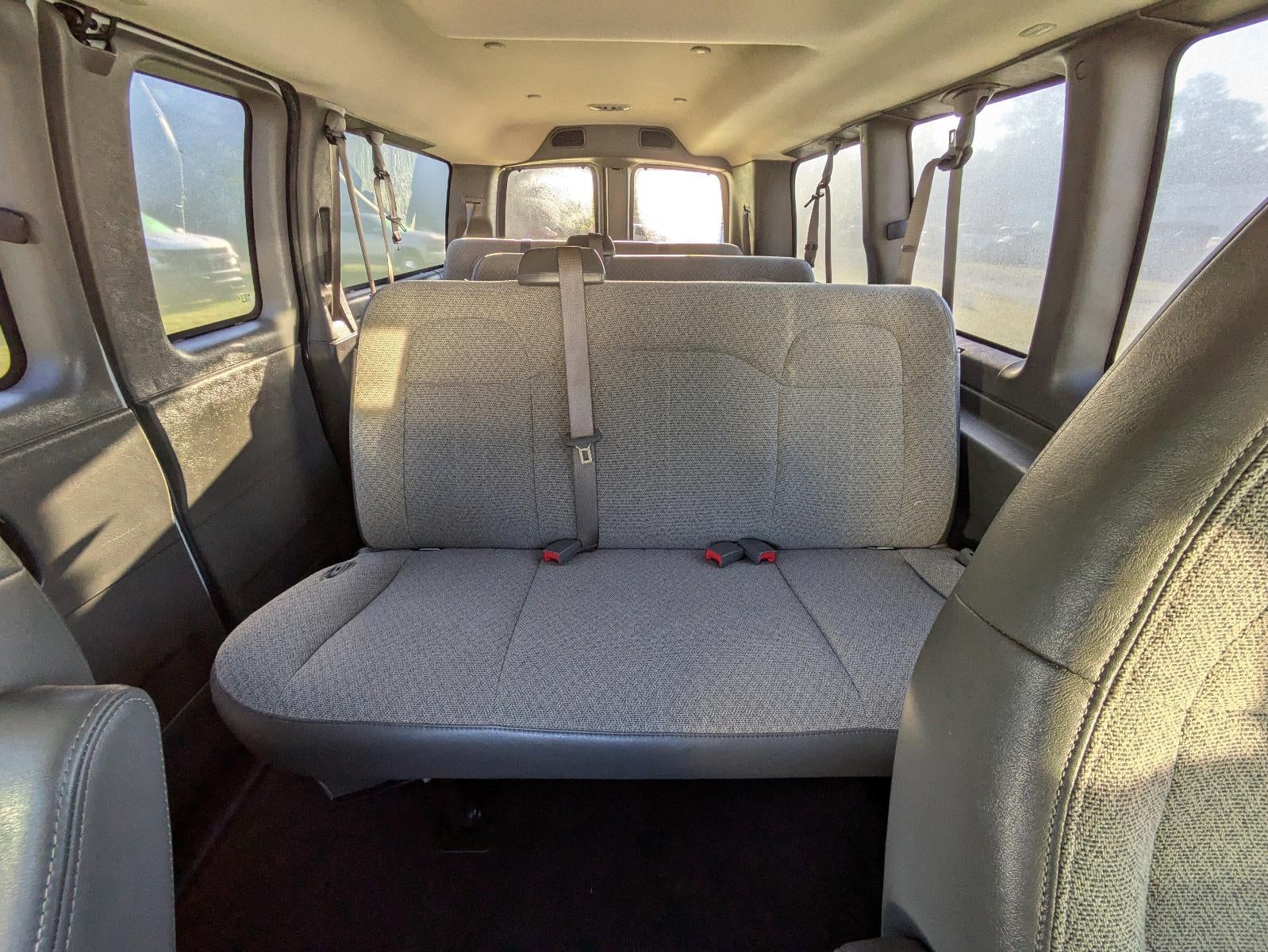 2020 Chevrolet Express Passenger 2500 2500 Regular Wheelbase Rear-Wheel Drive 1LT