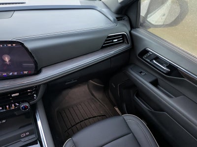 2025 Chevrolet Suburban 4WD Premier