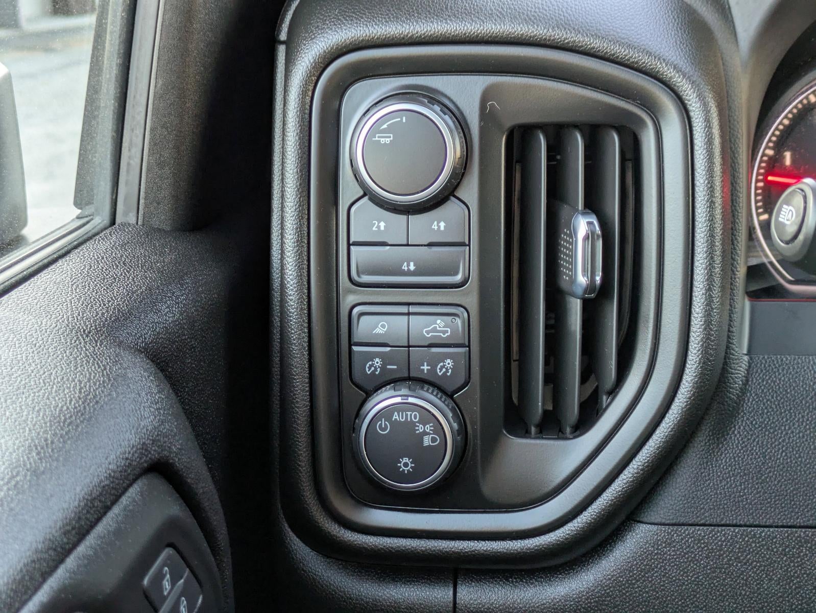 2024 Chevrolet Silverado 2500 HD Crew Cab Standard Box 4-Wheel Drive Custom