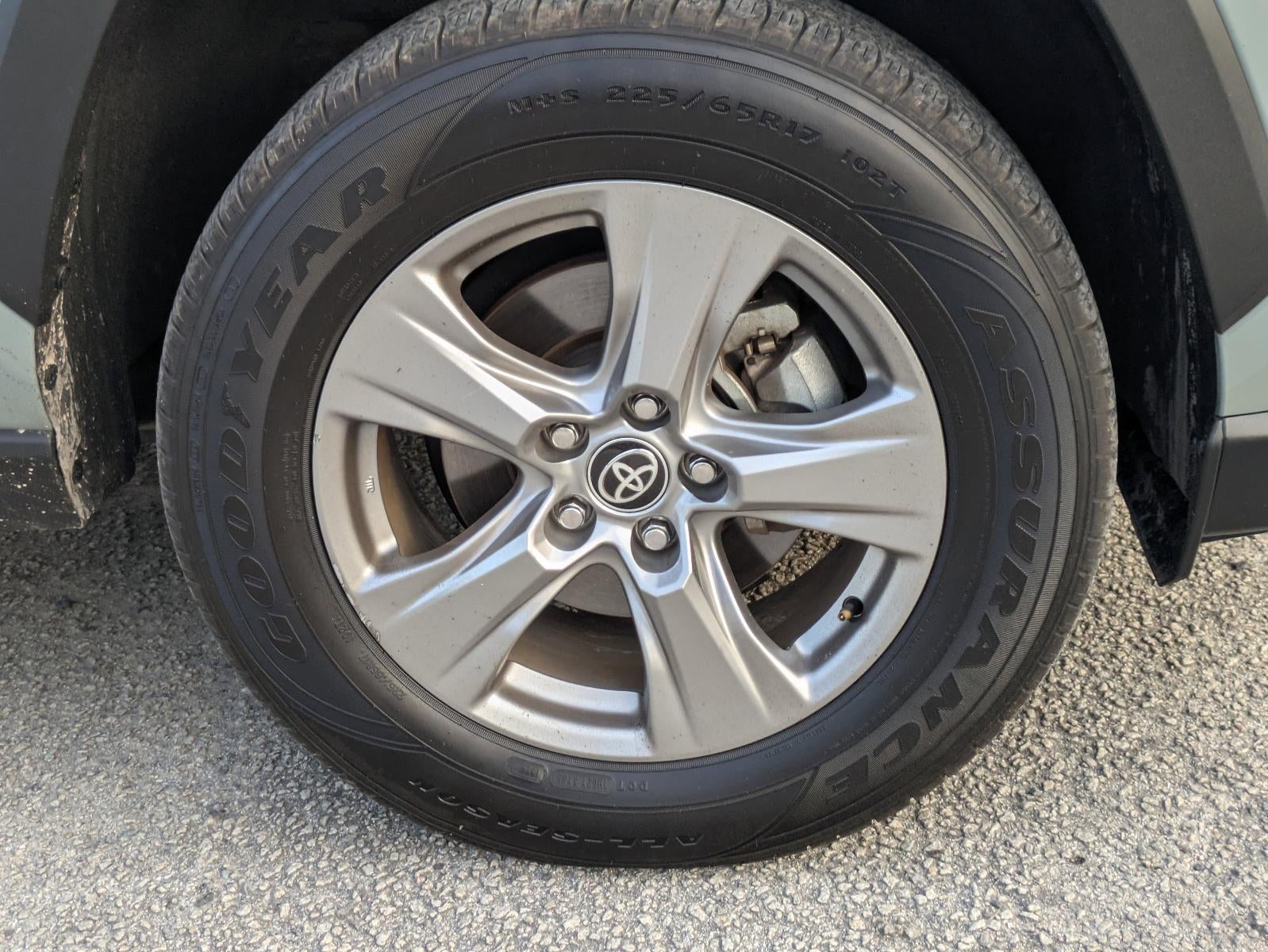 2023 Toyota RAV4 XLE FWD (GS)