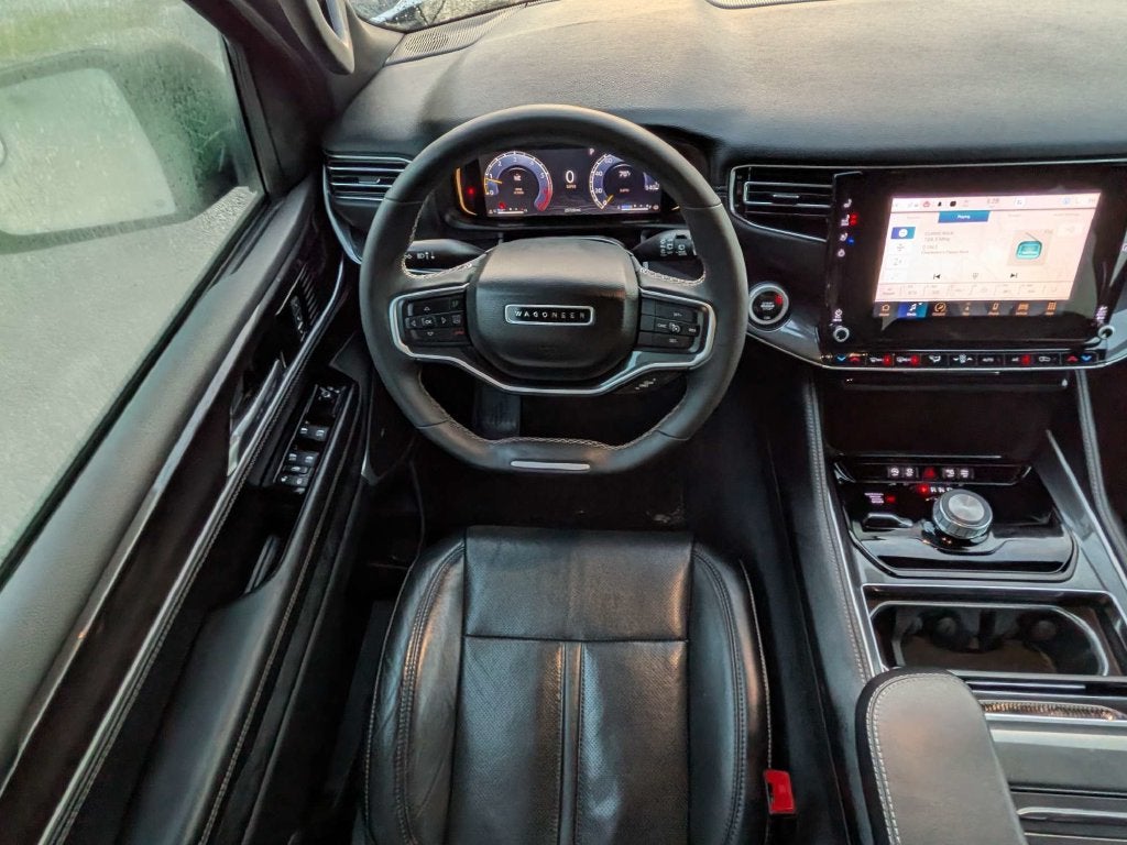 2023 Jeep Wagoneer Base