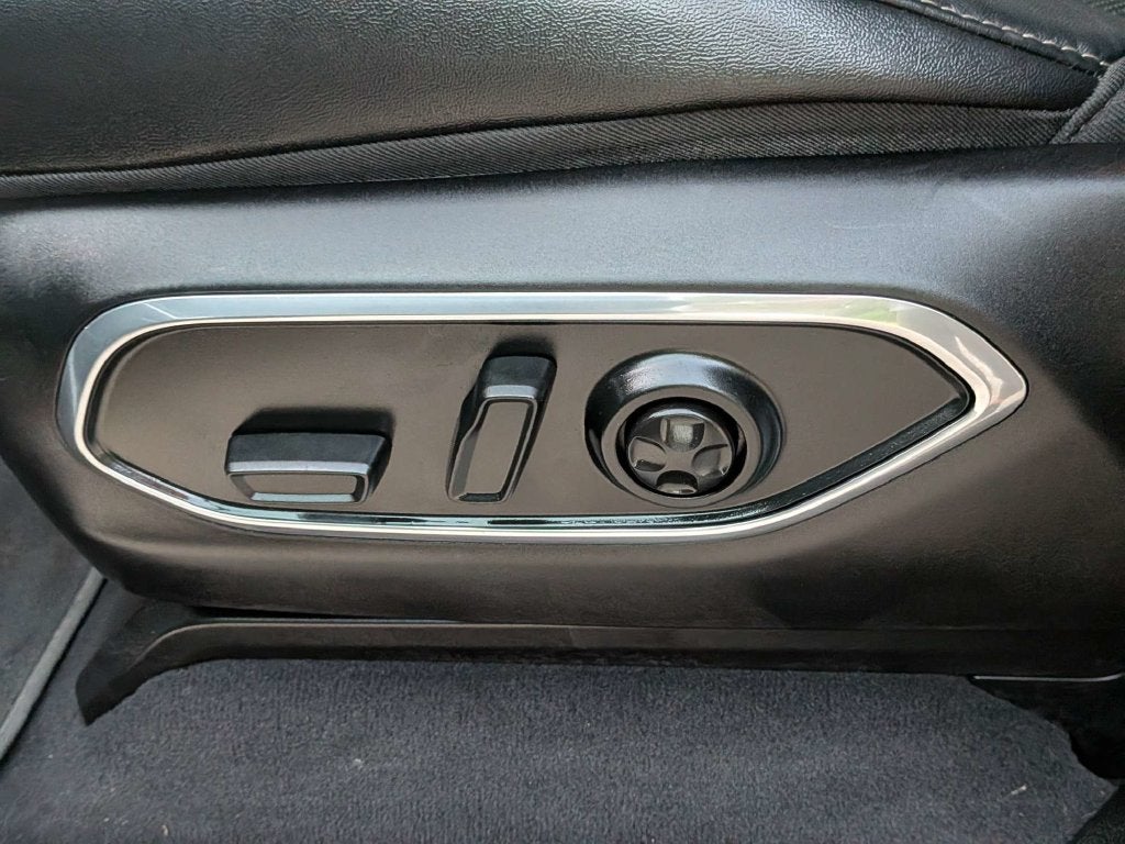 2023 Jeep Wagoneer Base