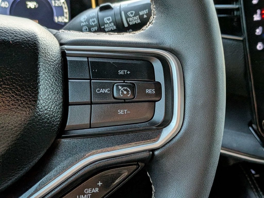 2023 Jeep Wagoneer Base
