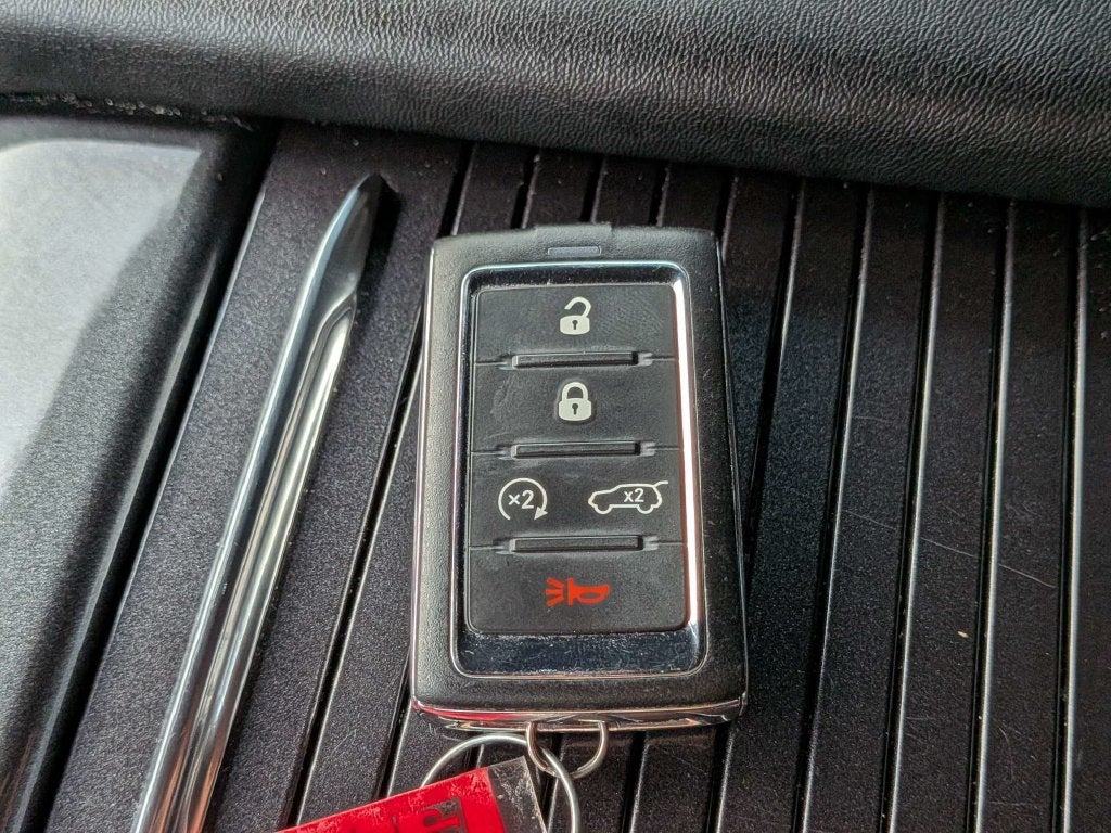 2023 Jeep Wagoneer Base