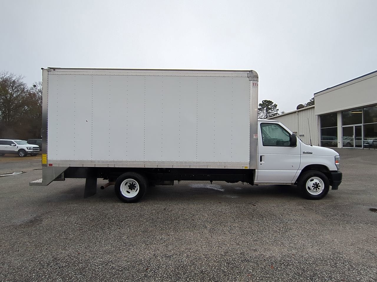 2023 Ford E-Series Cutaway Base